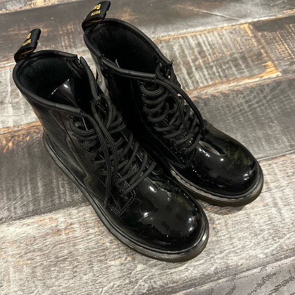 ✨Dr. Martens 1460 8-eye Black Patent Boot✨ - Picture 10 of 14